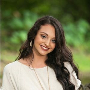 Meet your Posher, Abby